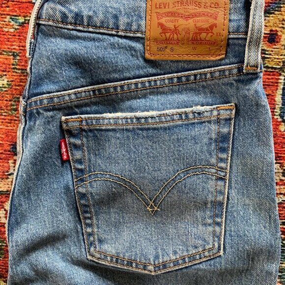 Levi's Women's Blue Jeans - Picture 2 of 3